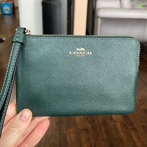 BNWT Coach Dark Green Zip Wallet
